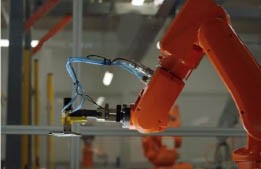 [Óráñ~gé má~chíñ~é árm~]