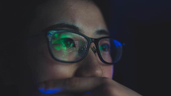 [Clós~é úp ó~f á Ás~íáñ w~ómáñ~ wéár~íñg g~láss~és]