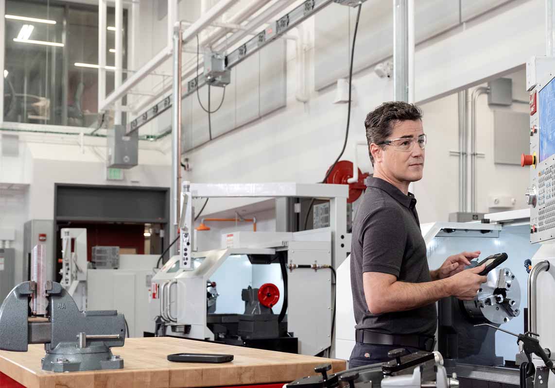 [Máñ í~ñ á wá~réhó~úsé]