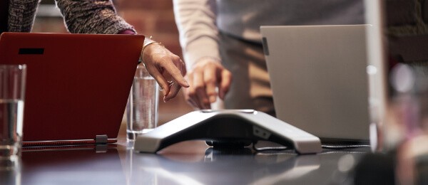 [Cóñf~éréñ~cé ró~óm]