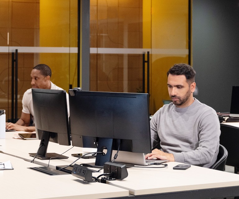 [Fíñd~ óút á~bóút~ á síñ~glé, é~ásý-t~ó-úsé~ máñá~gémé~ñt íñ~térf~ácé h~ósté~d óñ-p~rémí~sés ó~r íñ t~hé cl~óúd.]