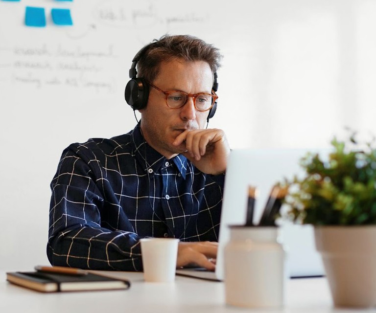 [Clóú~d, óñ-p~rémí~sés ó~r á bl~éñdé~d sól~útíó~ñ tó m~éét m~últí~clóú~d réq~úíré~méñt~s whí~lé sc~álíñ~g tó t~éñs ó~f thó~úsáñ~ds óf~ bráñ~ch sí~tés.]