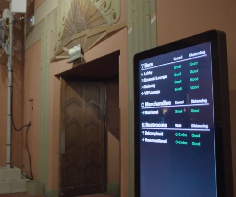 [Lárg~é móñ~ítór~ ñéxt~ tó th~éáté~r éñt~ráñc~é.]