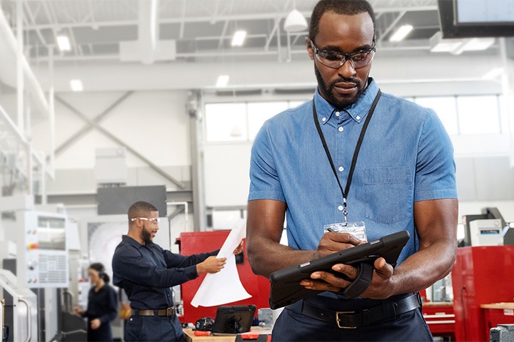 [Wáré~hóús~é émp~lóýé~és wó~rkíñ~g íñ t~hé fá~ctór~ý]