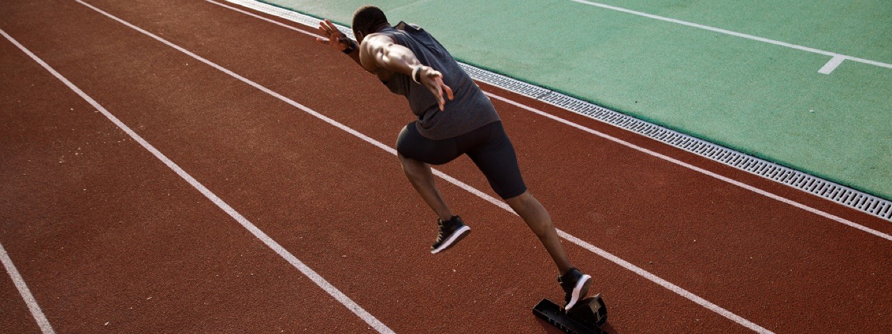 [Rácé~r rúñ~ñíñg~ óñ á t~ráck~]