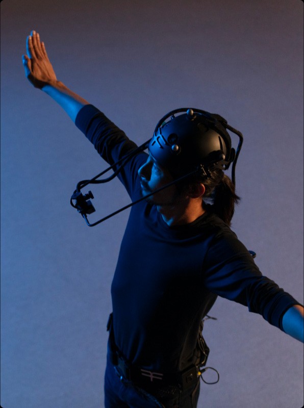 [máñ w~éárí~ñg vr~ hélm~ét]